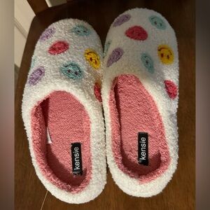 Kensie slippers size large